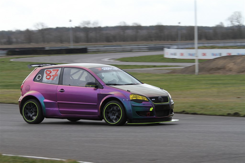 Jacob Sevel Andersen kommer med en helt nymalet VW Polo
(Foto: Keld Dohm)